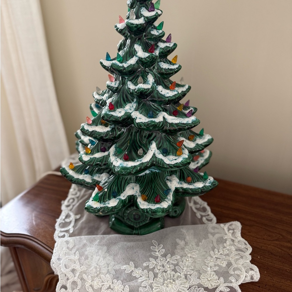 Vintage Atlantic Mold 1970s Ceramic Christmas Tree with Multi-Colored Lights - Picture 2 of 11